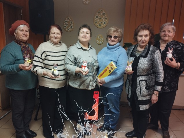 Lieldienas radošā darbnīca ar Ināru Ivanovsku. Lieldienu zaķu izgatavošana no diegiem.